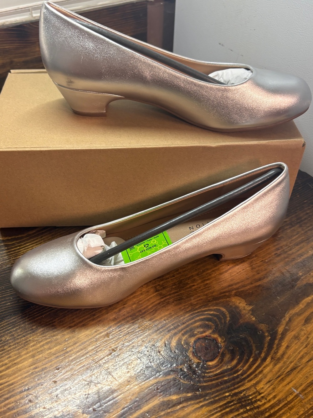 Journee Saar Silver Heels Size 8.5